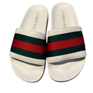 Green and Red Ribbon White Slides Size 4